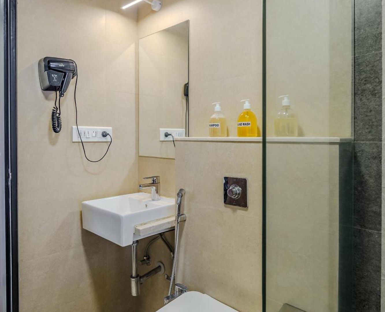 Zen A - Stylish Private Room In Shared 3Bhk Mumbai
