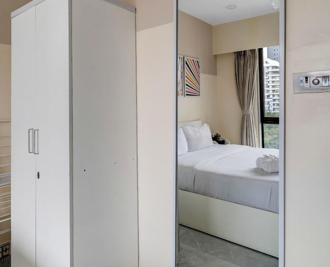 Ganga Jamuna Shared In A Private 3bhk In Bandra West By Squareone *