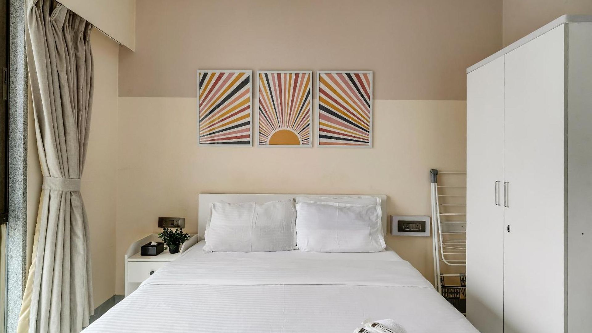 Ganga Jamuna Shared In A Private 3bhk In Bandra West By Squareone Homestay *