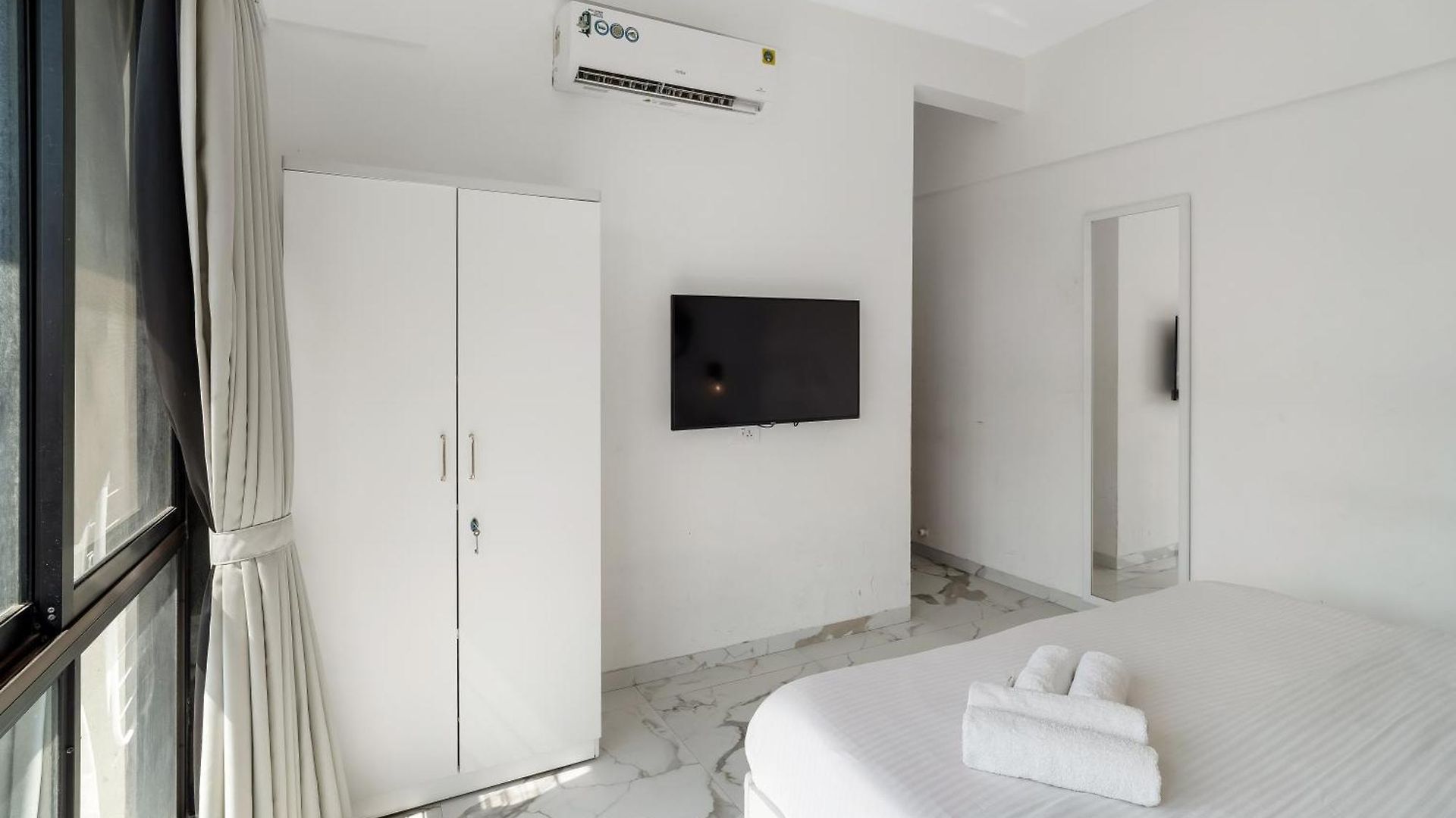 Homestay Ganga Jamuna Shared In A Private 3bhk In Bandra West By Squareone Mumbai