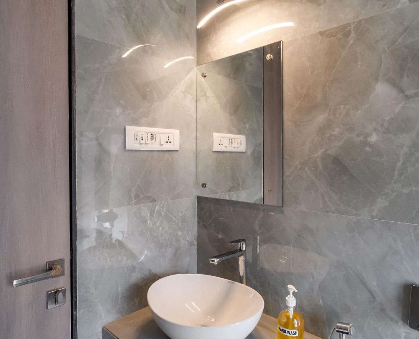 Ganga Jamuna Shared In A Private 3bhk In Bandra West By Squareone *