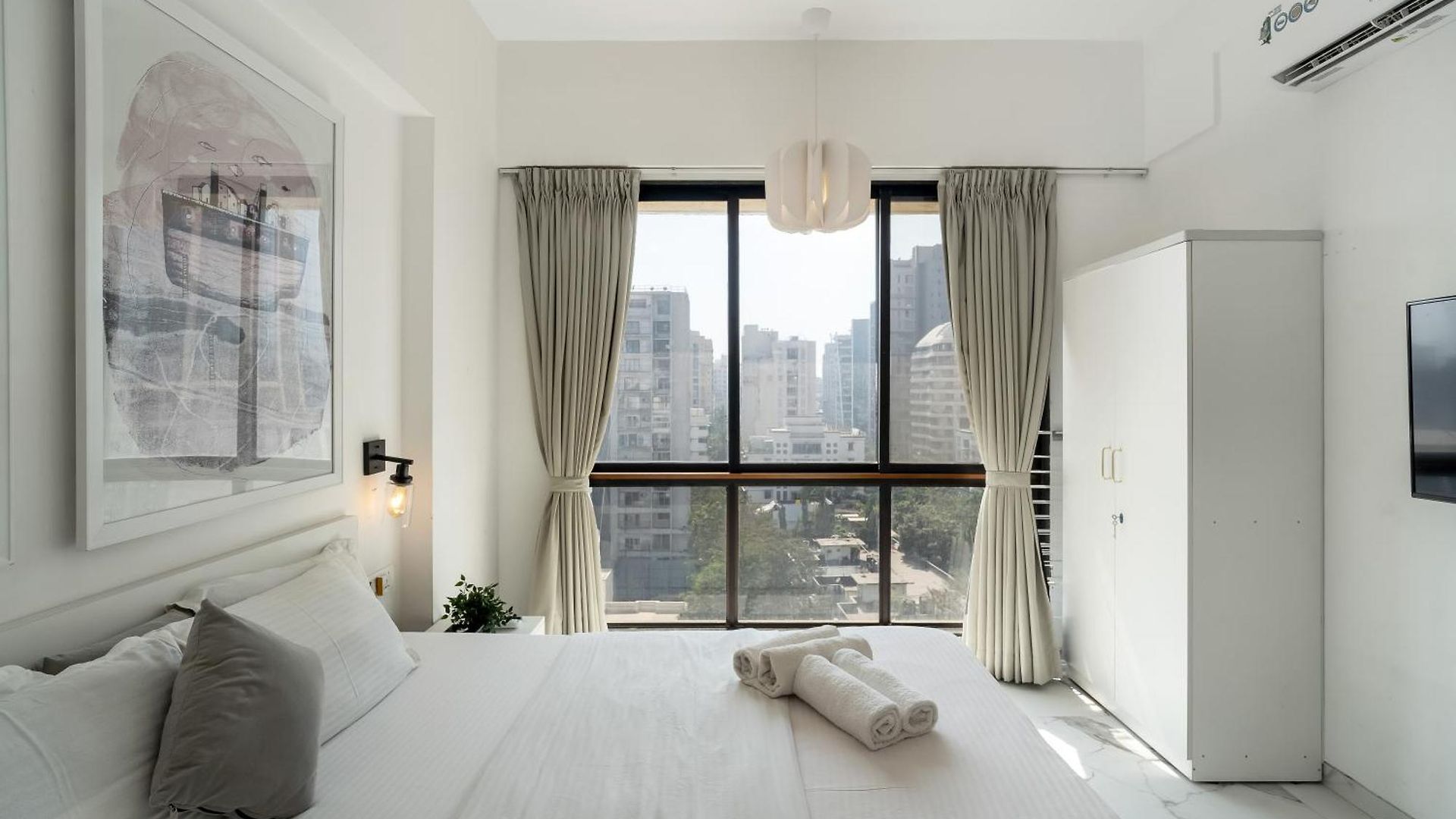 Ganga Jamuna Shared In A Private 3bhk In Bandra West By Squareone *