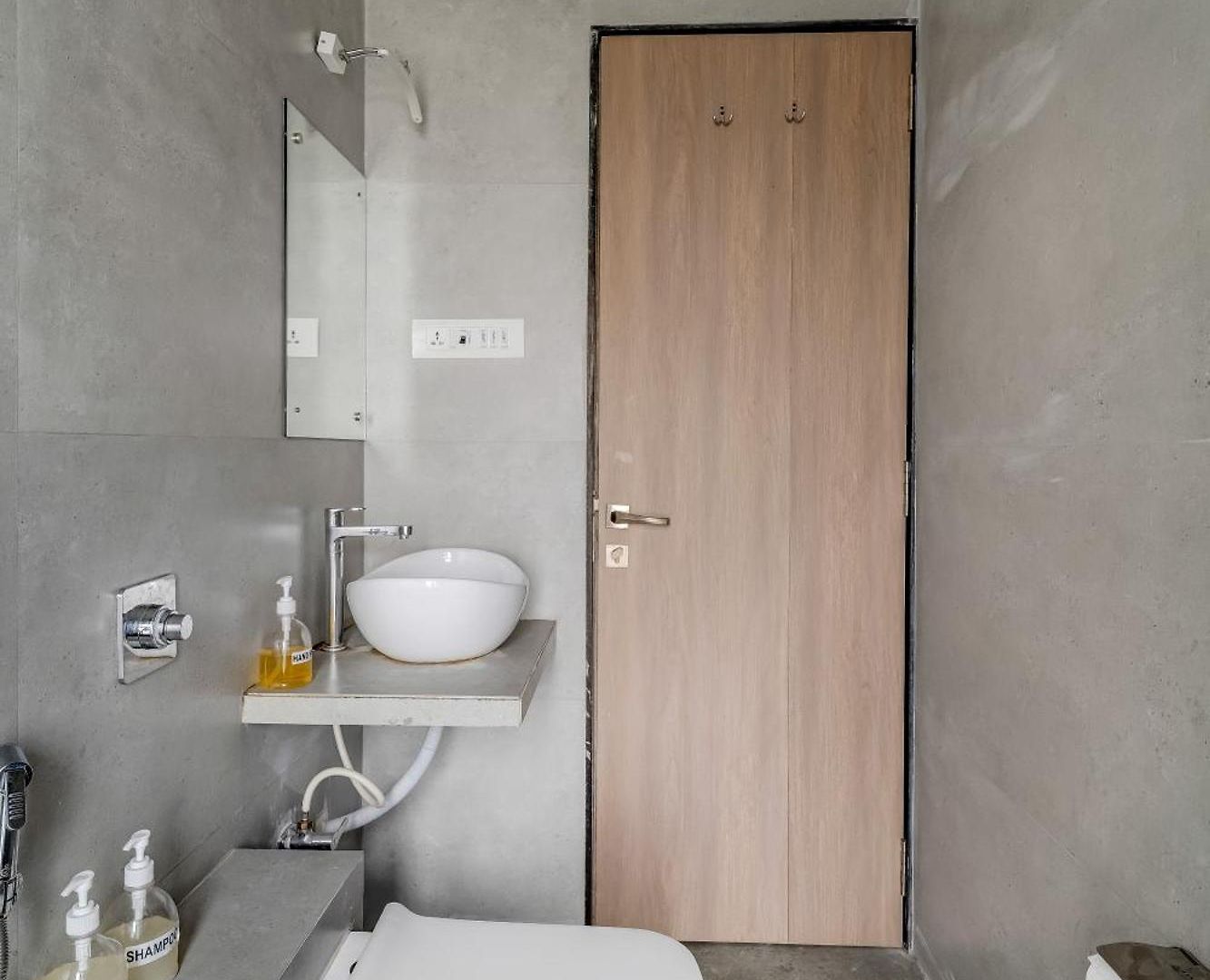 Ganga Jamuna Shared In A Private 3bhk In Bandra West By Squareone * Mumbai