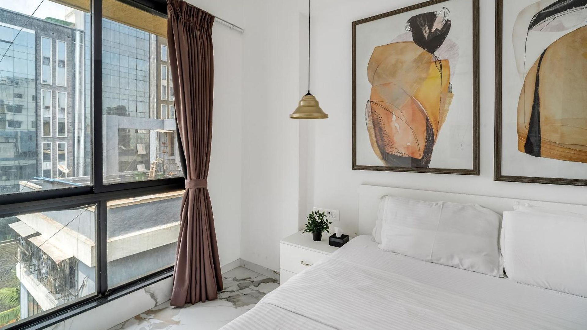 Ganga Jamuna Shared In A Private 3bhk In Bandra West By Squareone *