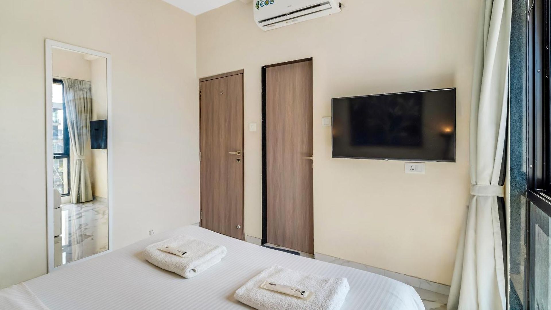 Ganga Jamuna Shared In A Private 3bhk In Bandra West By Squareone Homestay Mumbai