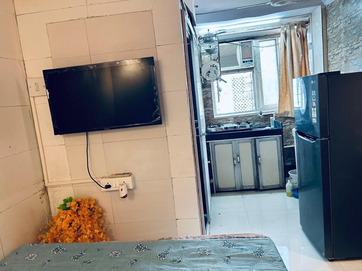 Apartment Den Near Carter Sea Mumbai