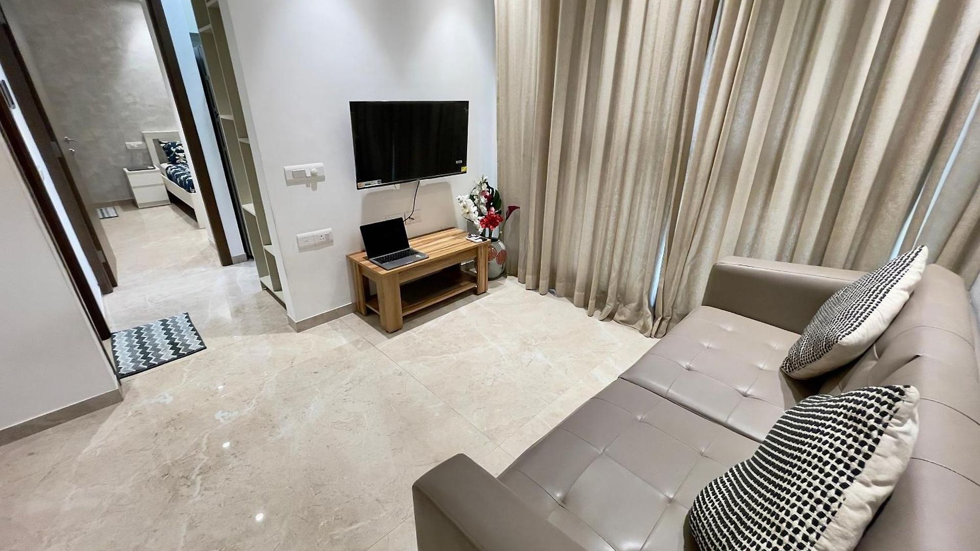 A Embassy 1 Bhk In Hiranandani Powai * Mumbai