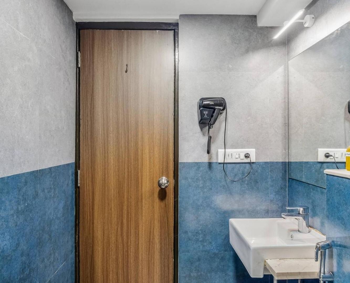 Tao A Cozy Private In Shared 3bhk * Mumbai