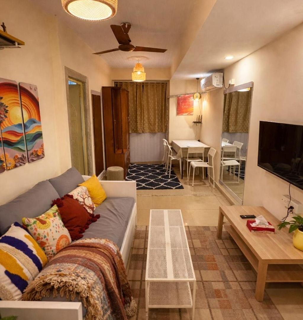 Apartment Pali Center, Bandra Calm Inside, Outside *