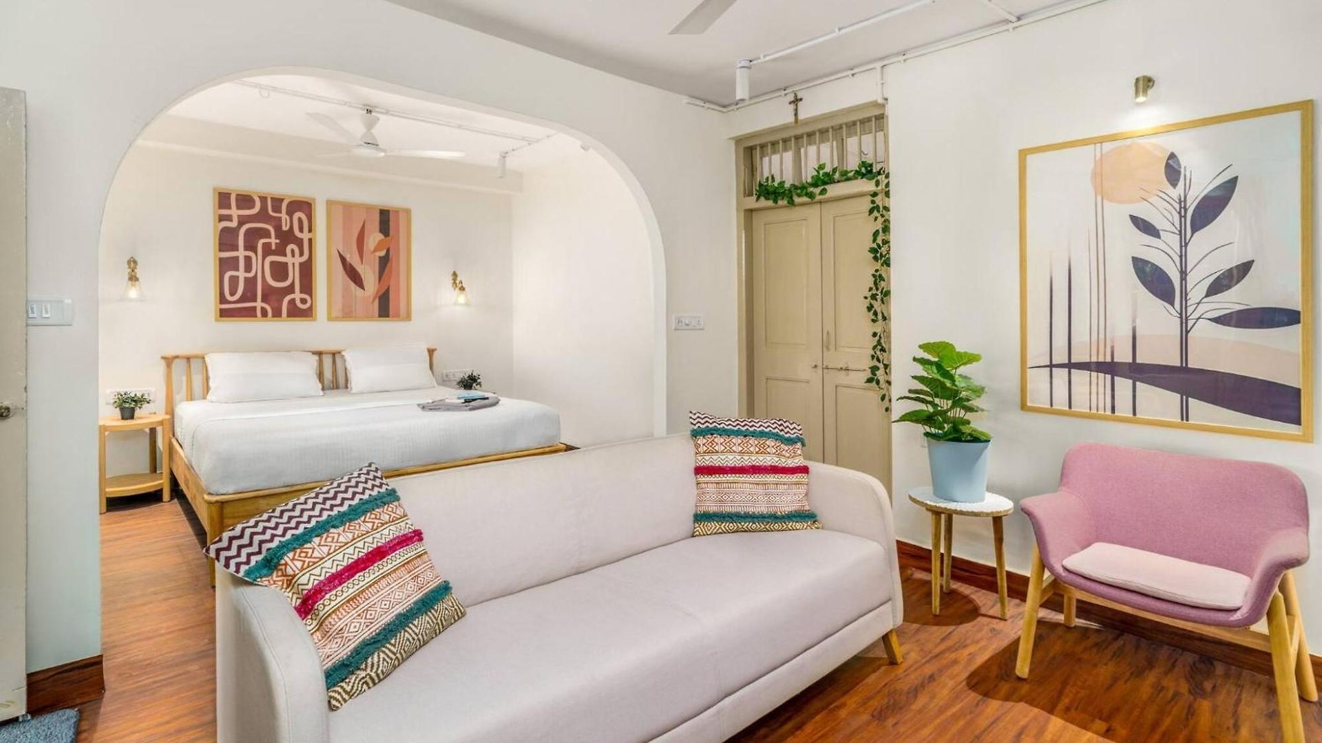 48b Stylish 1bhk Khar With Swing Mumbai