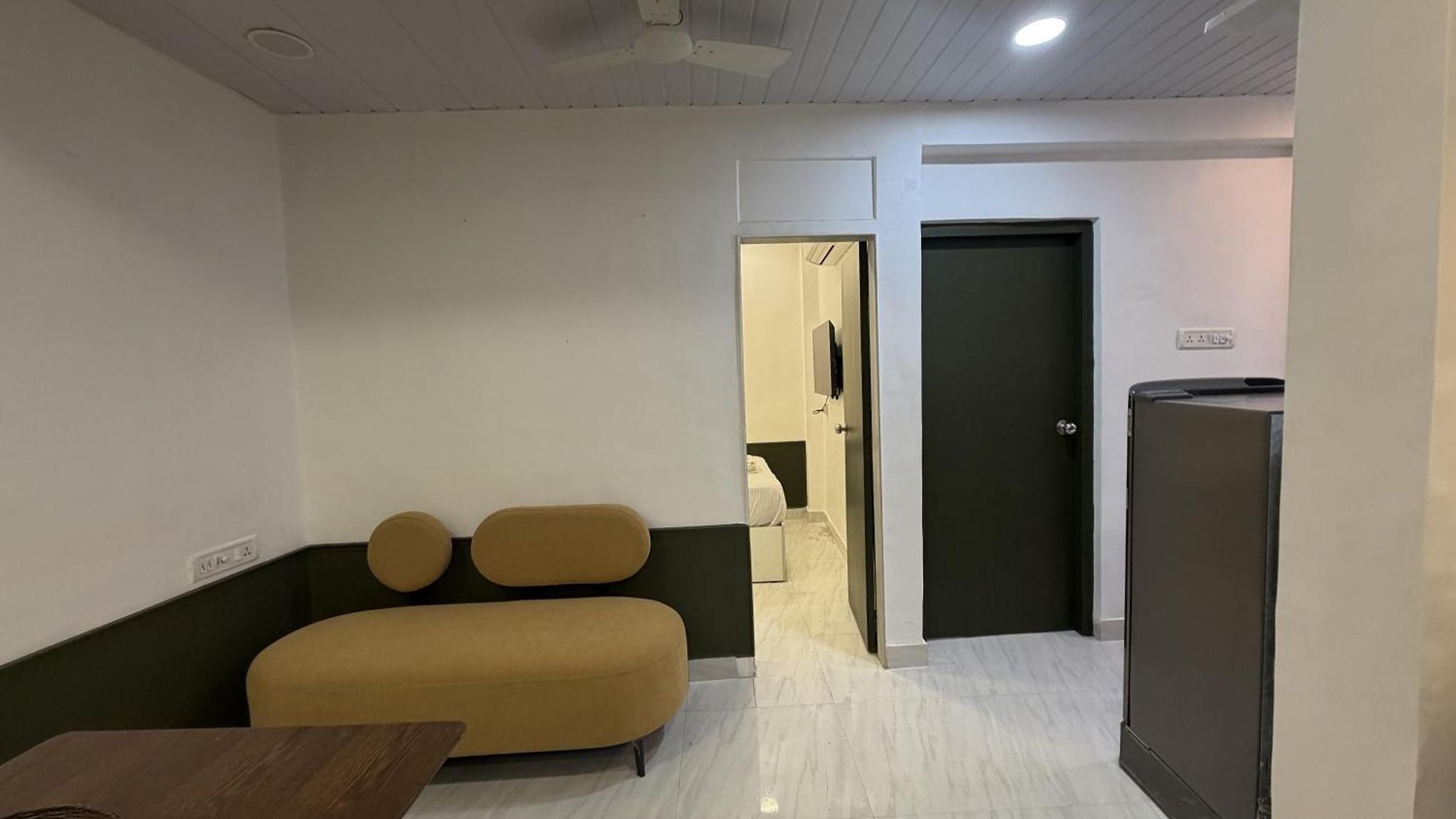 Calisto 2bhk Khar W Apartment