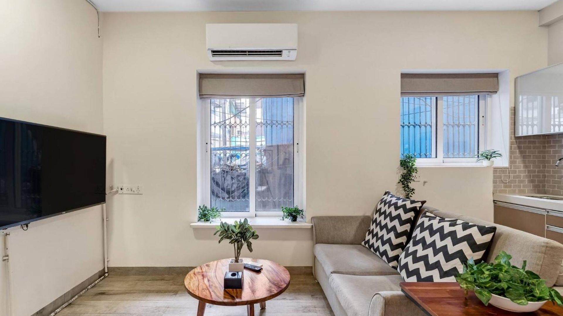 Maven Cozy Khar West 1bhk Near Bandra Apartment Mumbai