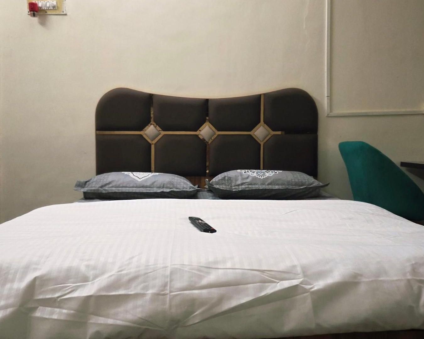 Furnished Bedroom In Andheri East, Peaceful Apartment Mumbai