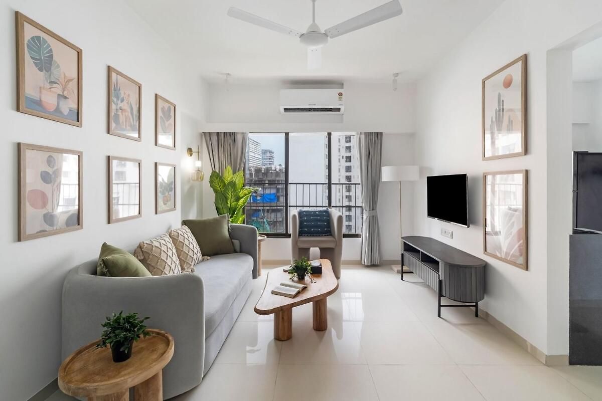 Evara 1bhk In Khar W By Square One *