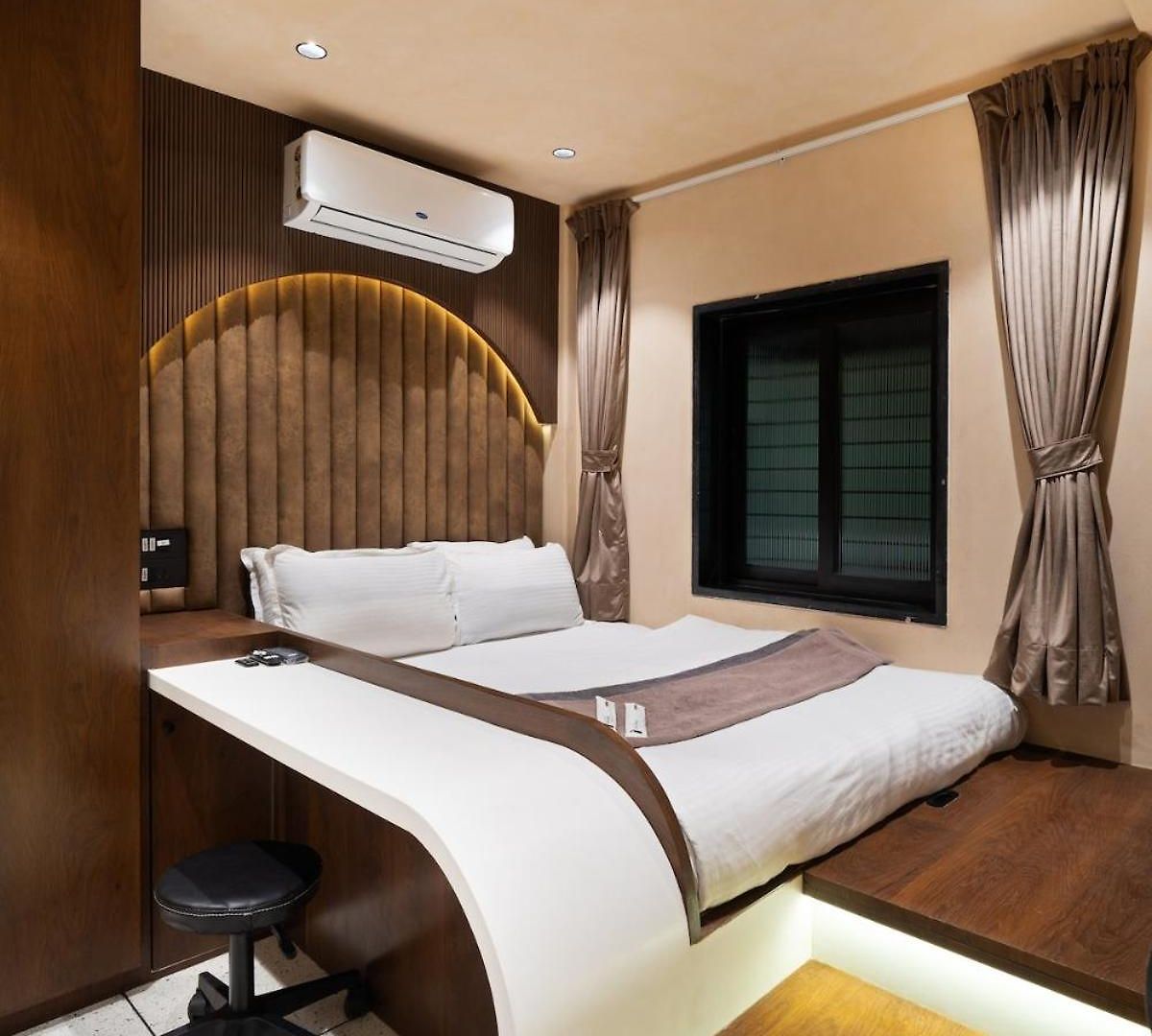 Apartment Amber 1bhk In Khar W By Square One Mumbai