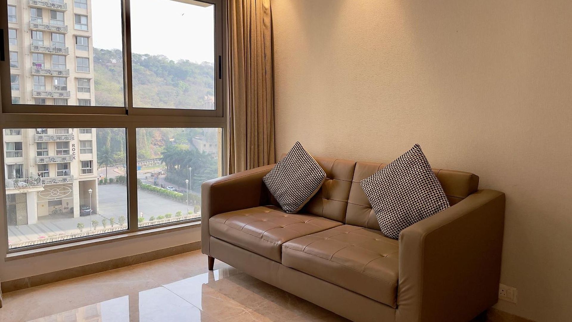 Apartment A Embassy 1 Bhk In Hiranandani Powai *