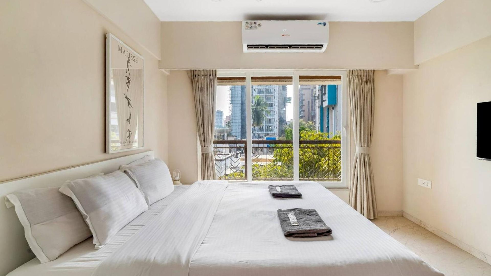 Tao A Cozy Private In Shared 3bhk * Mumbai