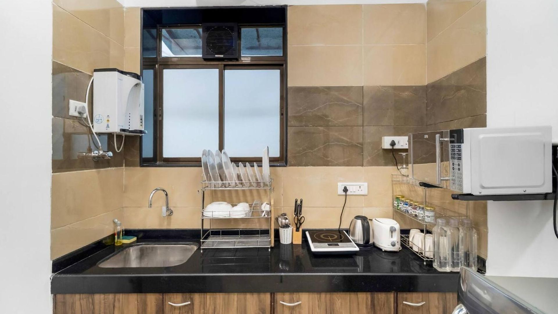 Apartment Earthy: Large 1 Bhk In Gated Society