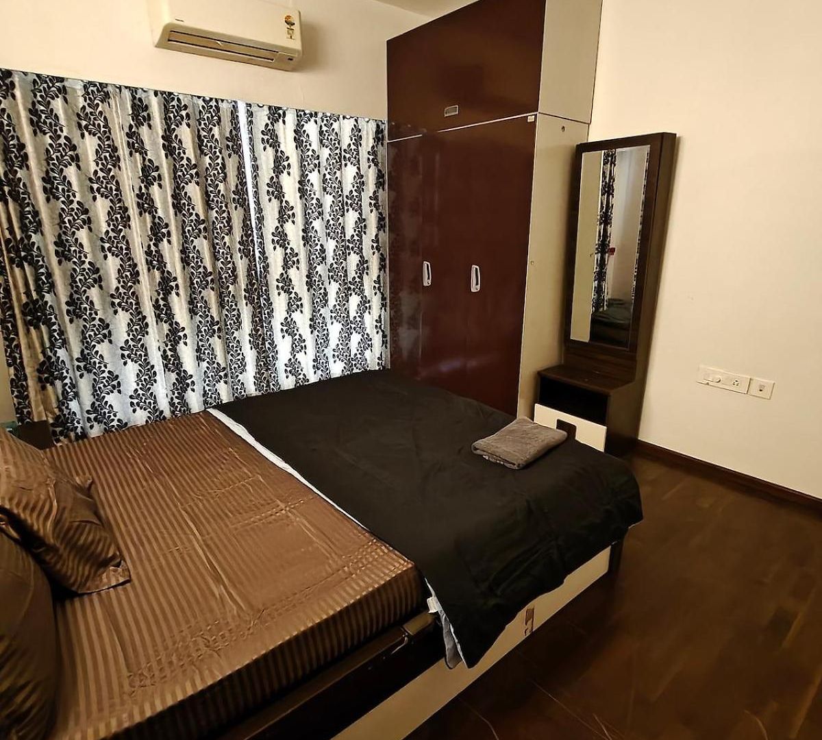 Apartment The Crest Bkc