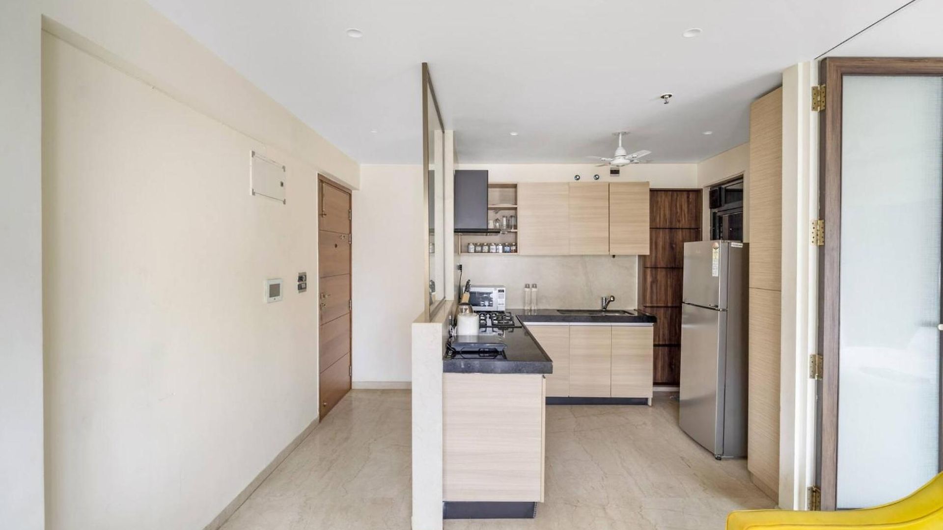 Tuscany Stylish 1 Bhk In Prime Gated Bkc Spot Apartment Mumbai