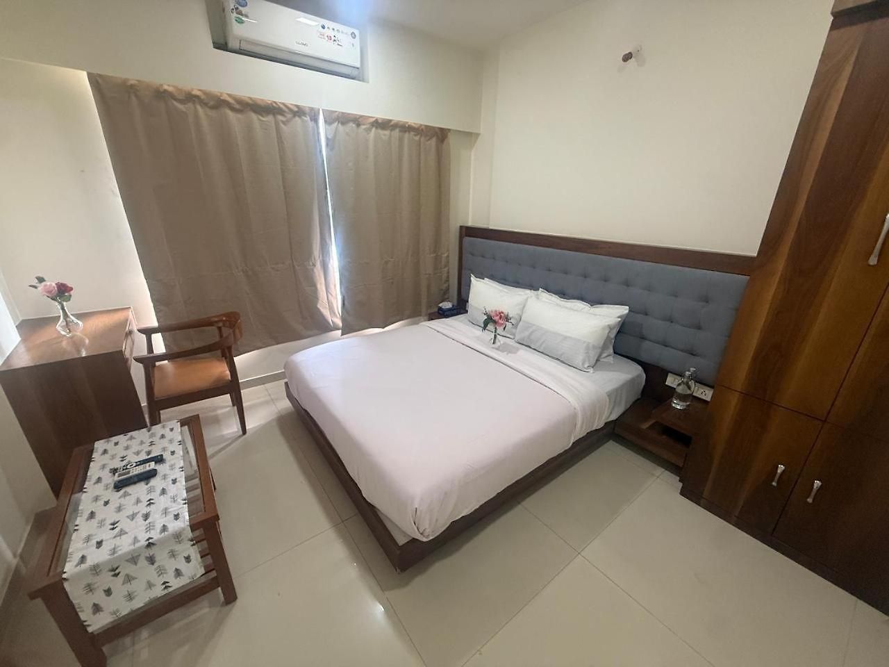 2bhk Beside Hiranandini-star Homes Powai * Mumbai