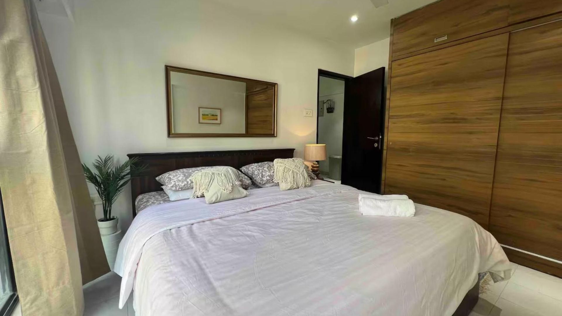 Connekthomes - Luxurious Modern Bliss In Bandra - 6br Apartment Mumbai