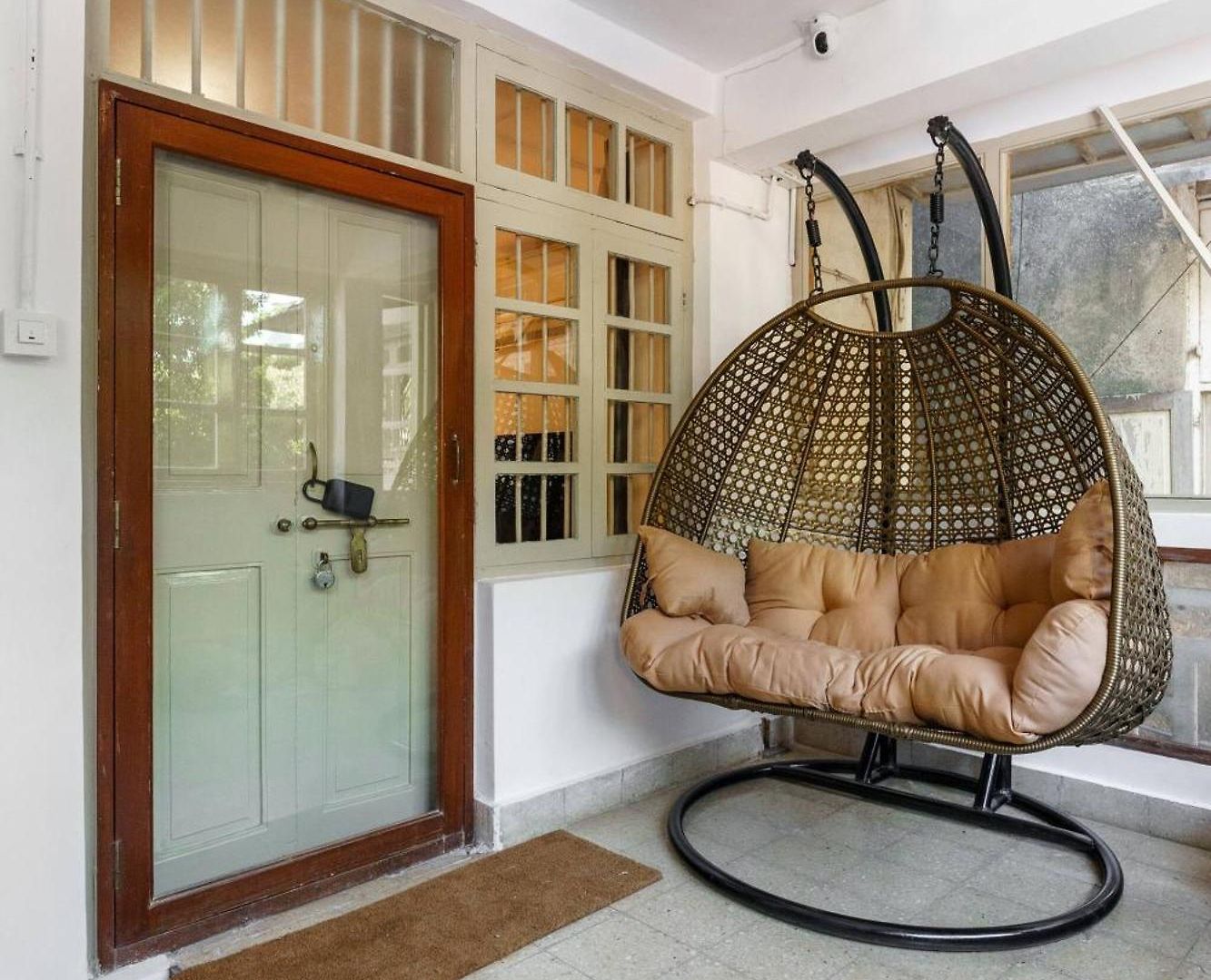 48b Stylish 1bhk Khar With Swing *