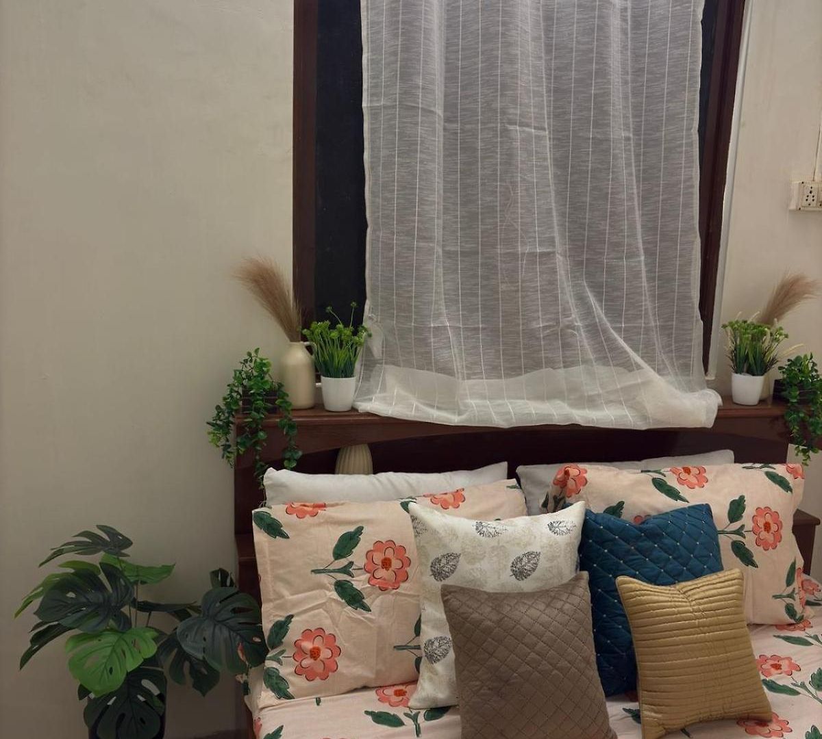 Pali Hill Isabel House 2bhk Apartment *