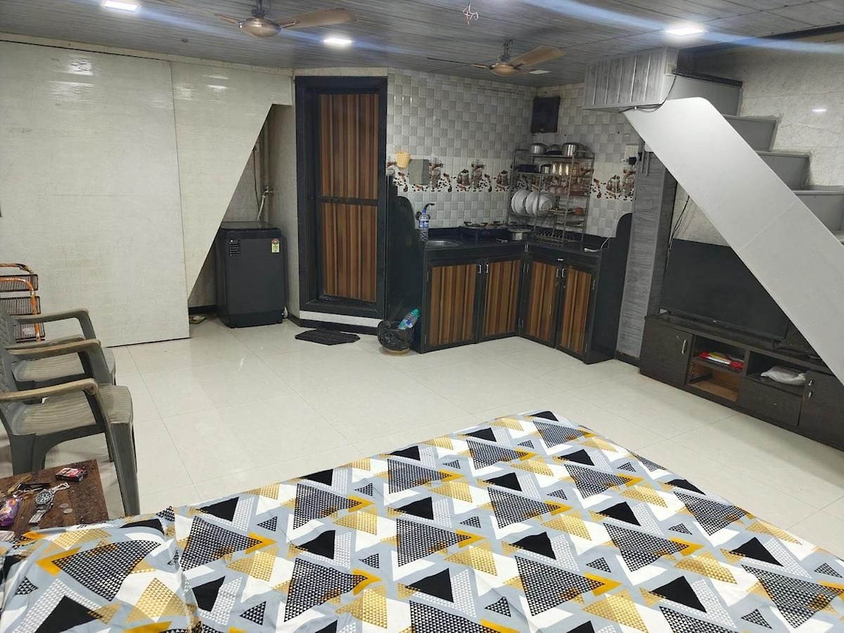 Lovely Spacious Big In Dongri 9