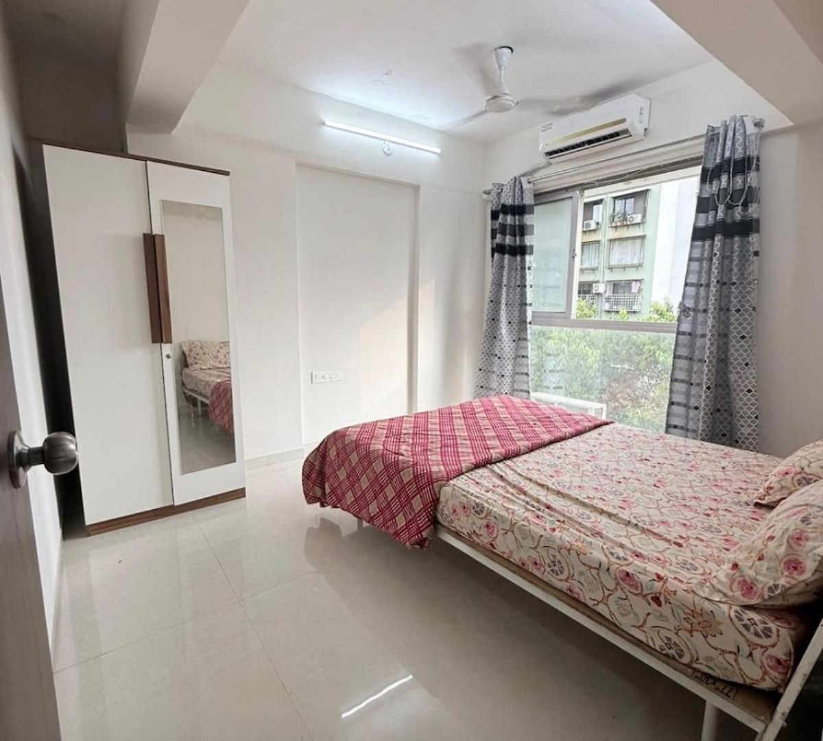 2bhk In Versova *