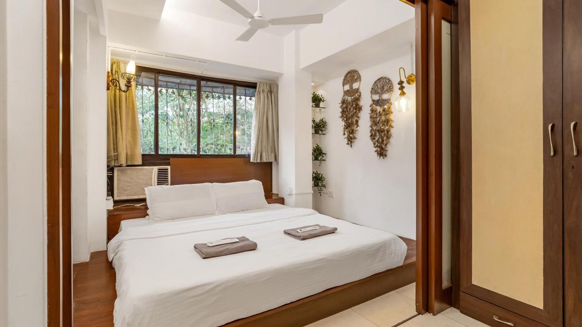 Bohemian 1bhk In Bandra W By Square One * Mumbai