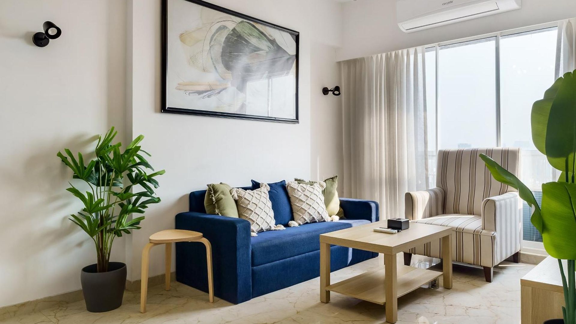 Apartment Anya 2bhk Near Bkc By Square One *