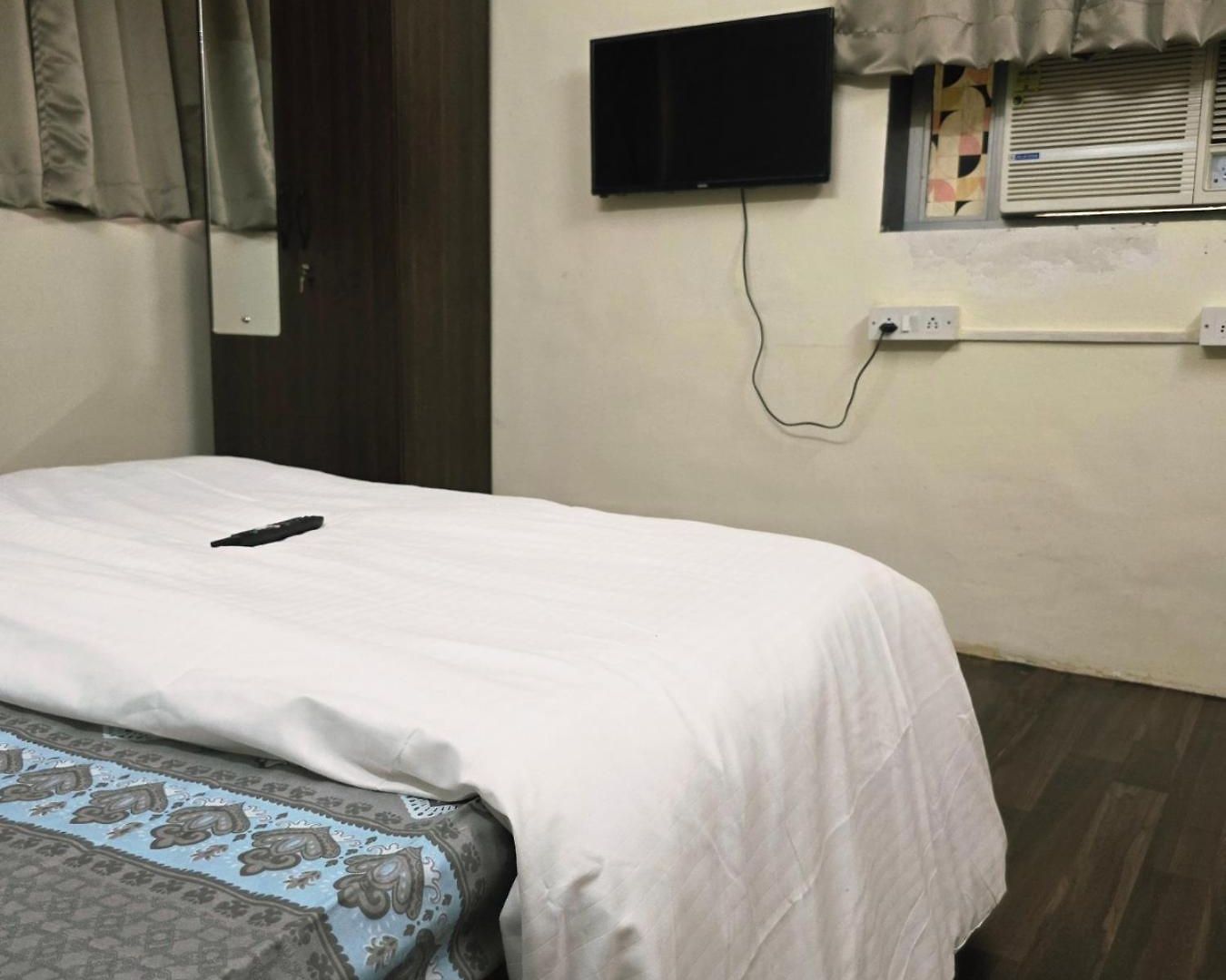 Furnished Bedroom In Andheri East, Peaceful Mumbai
