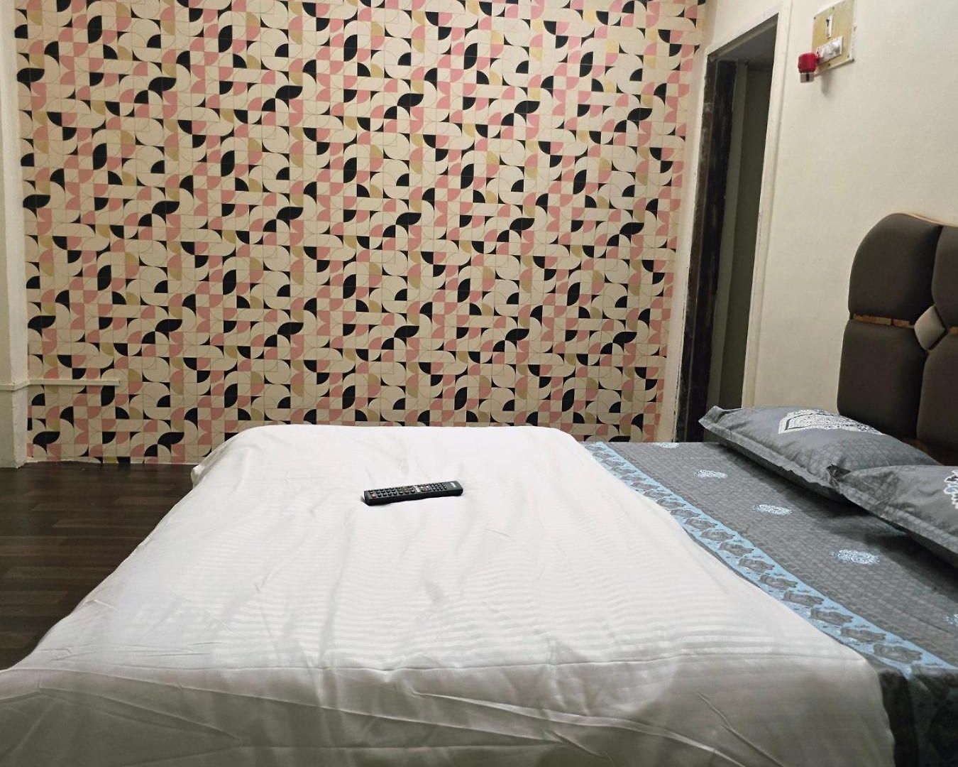 Furnished Bedroom In Andheri East, Peaceful
