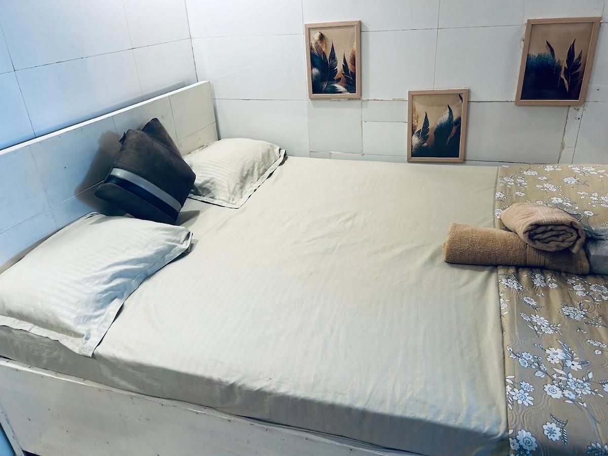 Apartment Den Near Carter Sea Mumbai