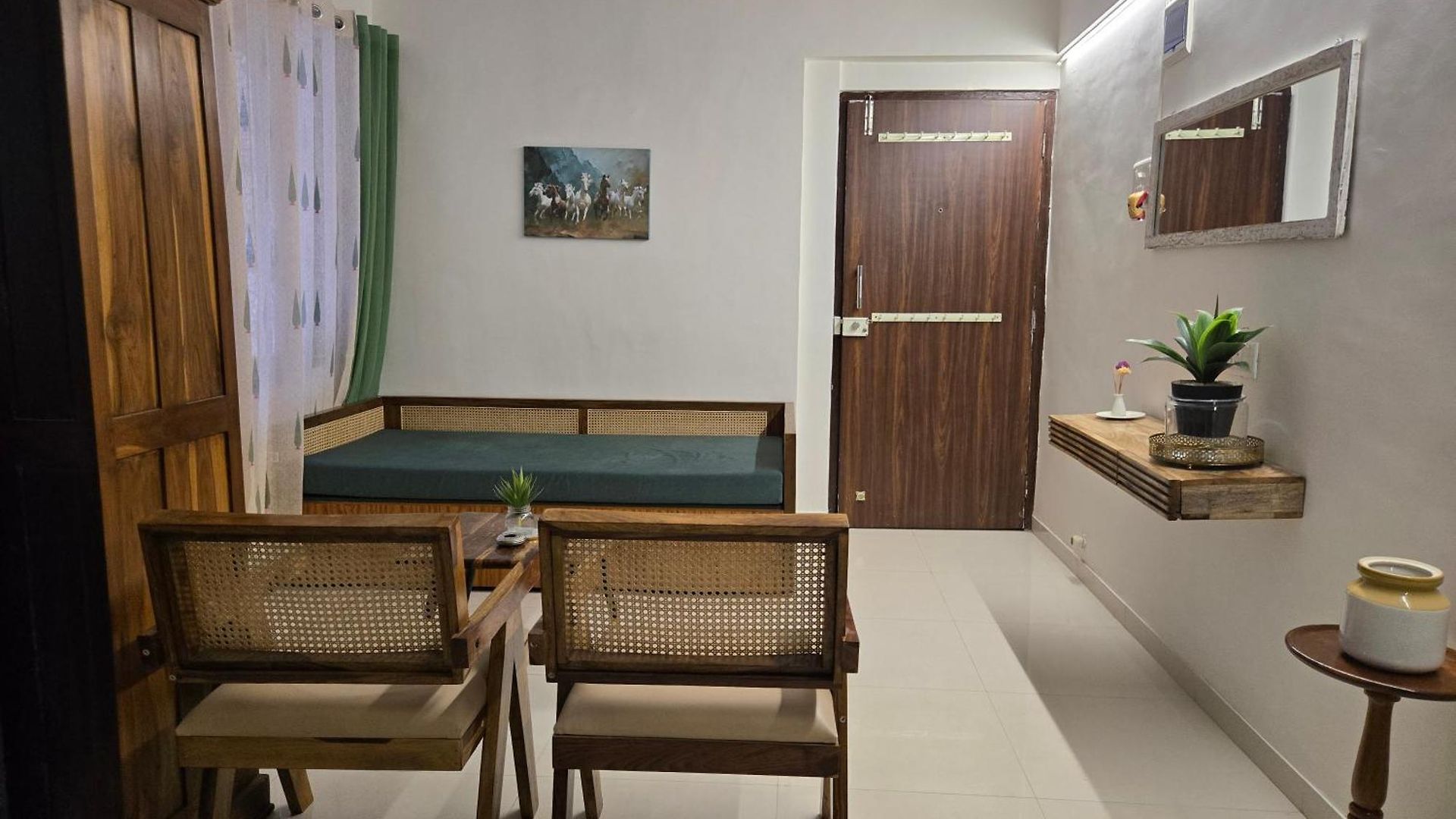 Dadar Abode Apartment *