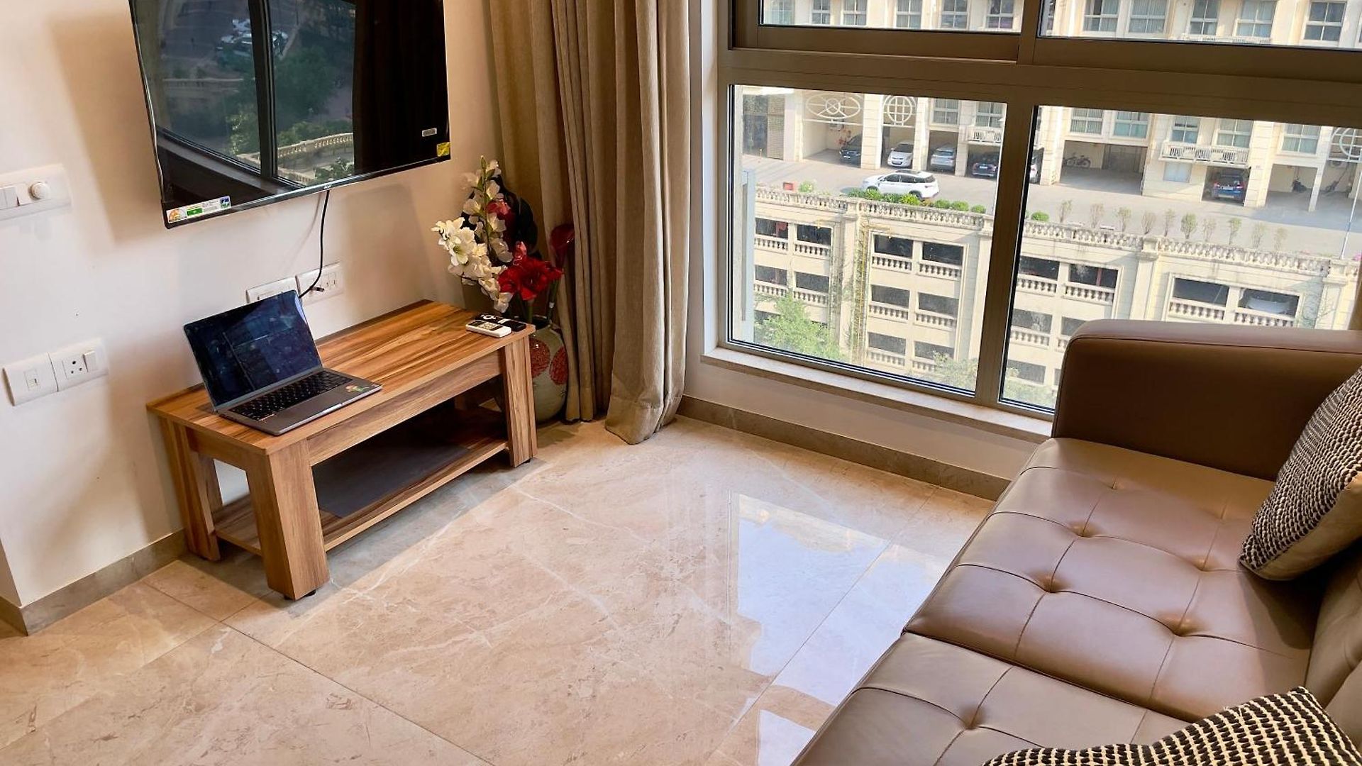A Embassy 1 Bhk In Hiranandani Powai *