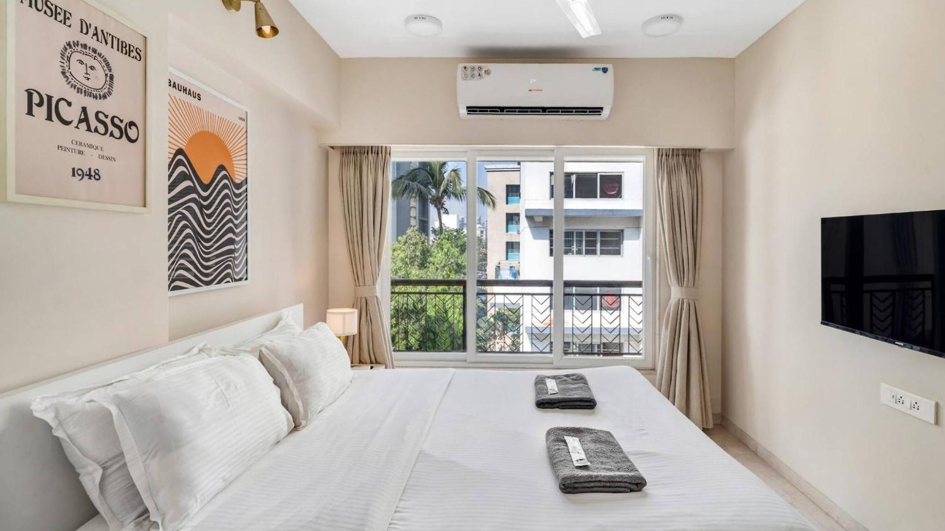 Apartment Tao Private 3bhk In Bandra Mumbai