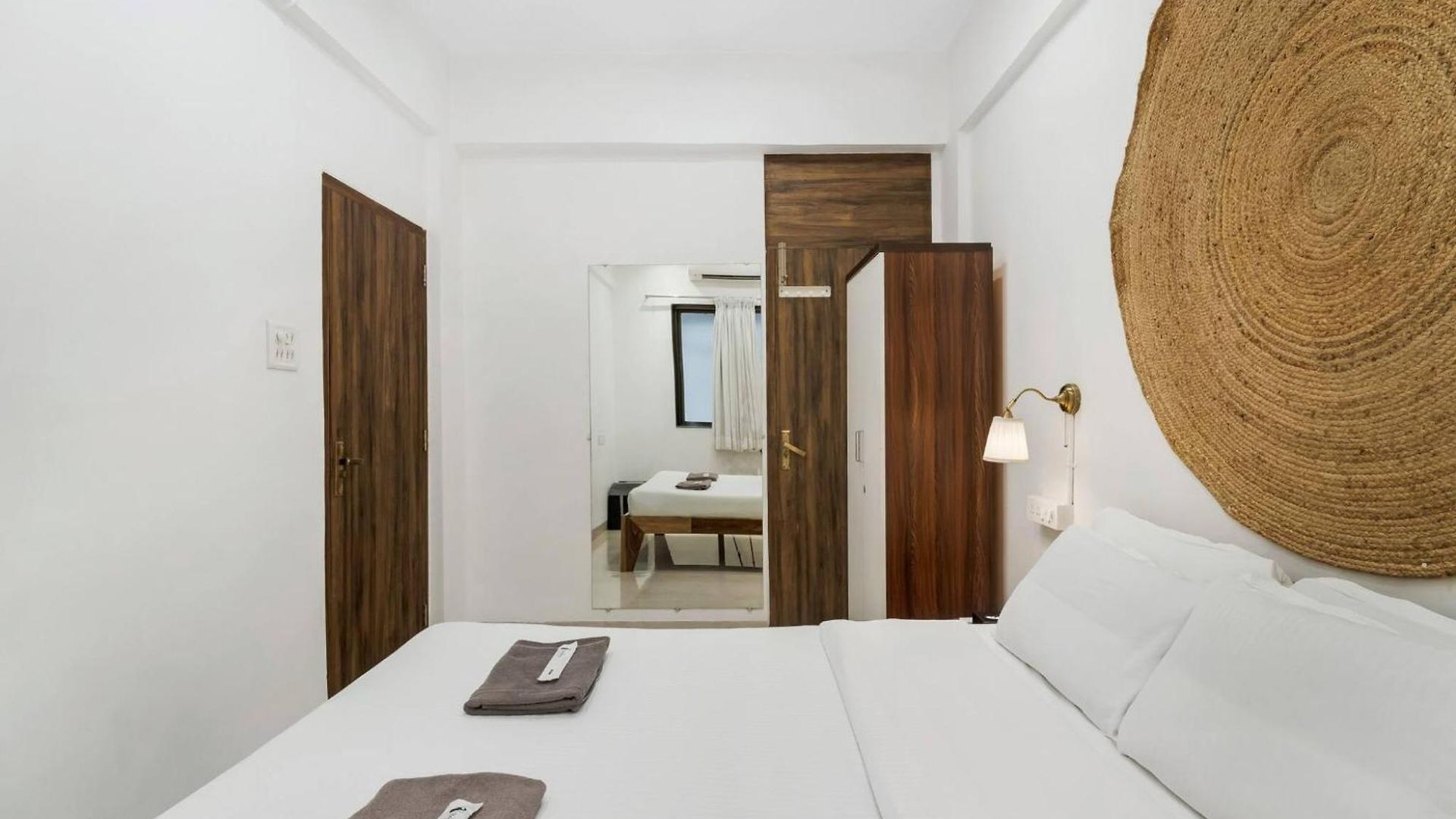 Earthy: Large 1 Bhk In Gated Society Apartment *