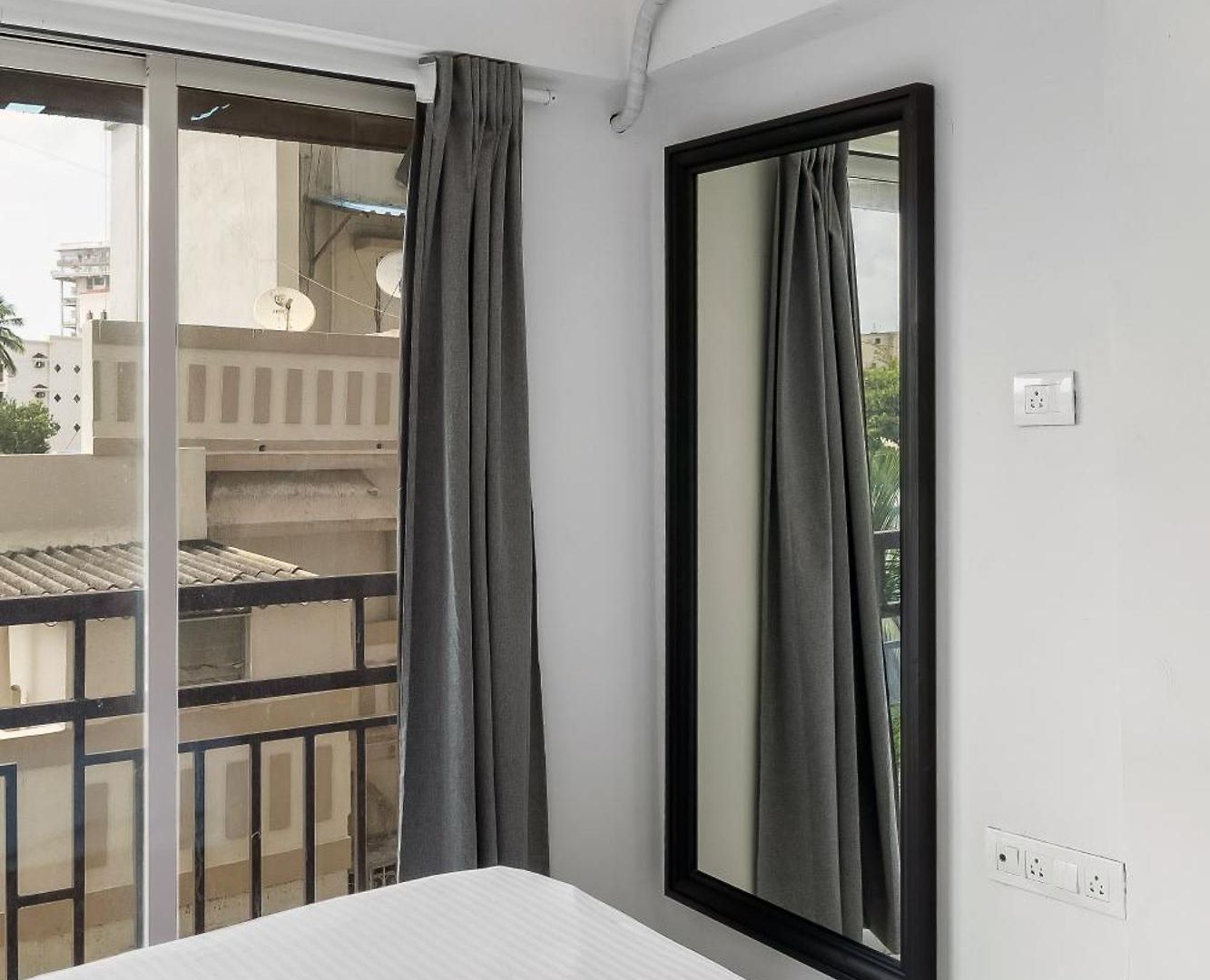 Zara Chic 1 Bhk Bandra W Gated 247 Security Apartment Mumbai