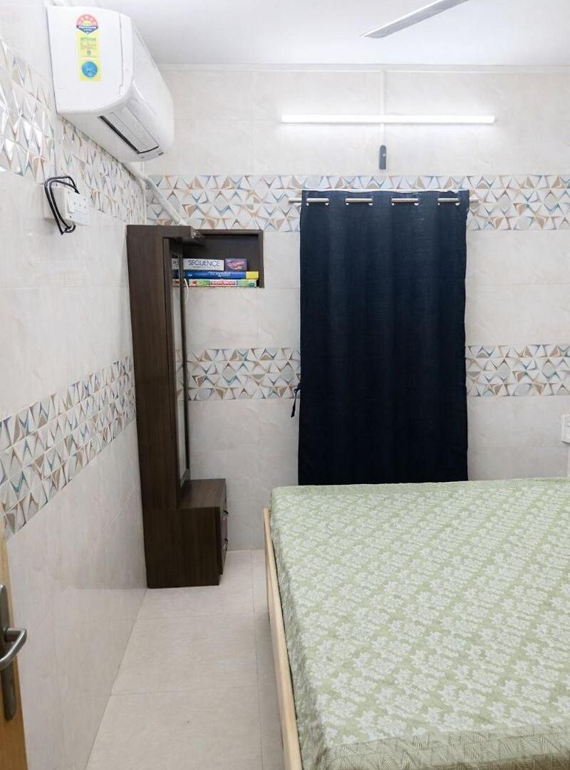 1bhk Recliners 55 Inchs Led Netflix Near Juhu Airport Nanavati Parle * Mumbai