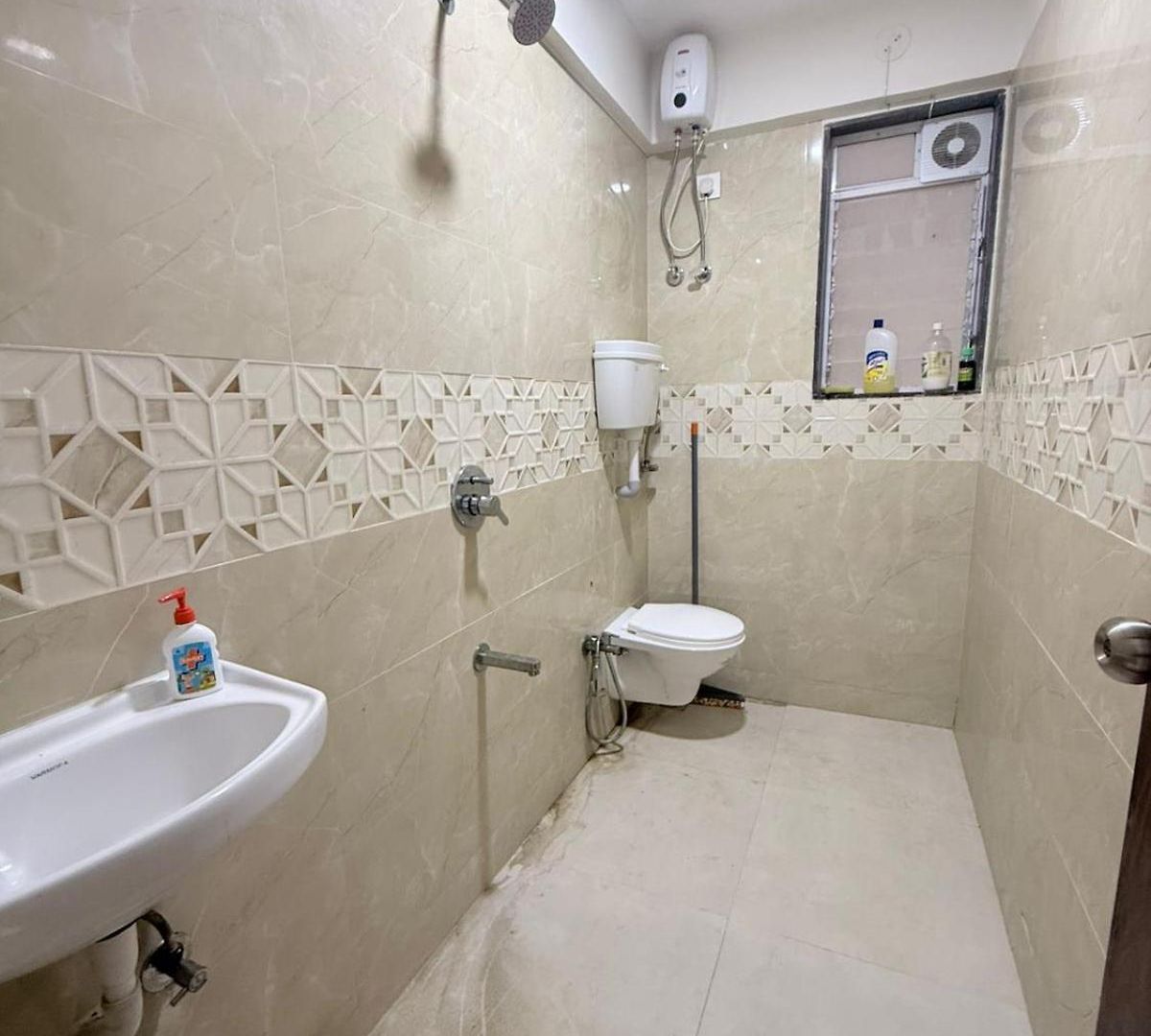Apartment 2bhk In Versova *