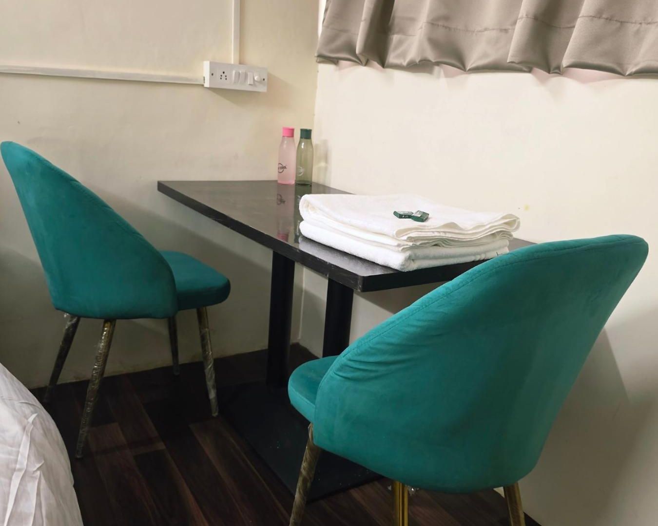 Apartment Furnished Bedroom In Andheri East, Peaceful Mumbai