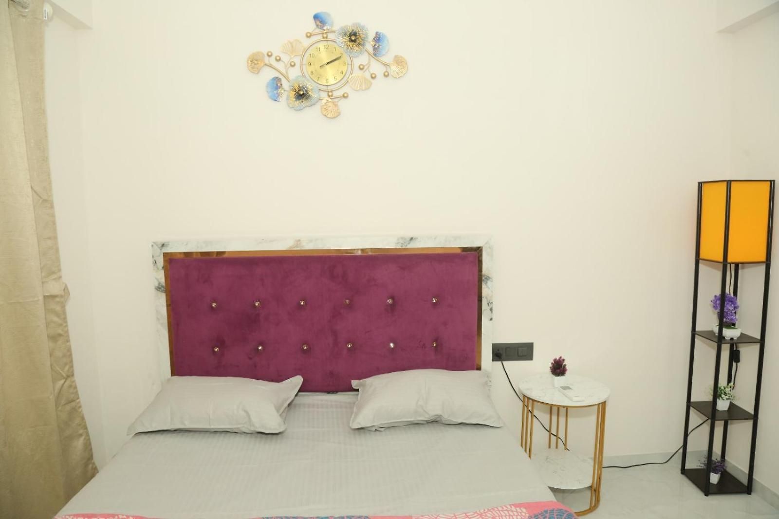 Ivy Downtown - 1 Bhk - Near Nesco And Sv Road *