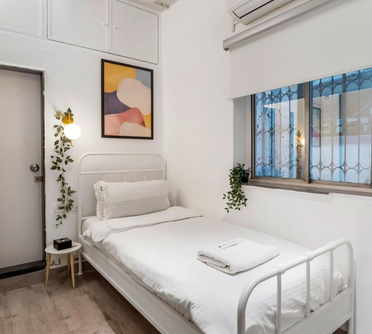 Vera 1bhk In Khar W By Square One Apartment *