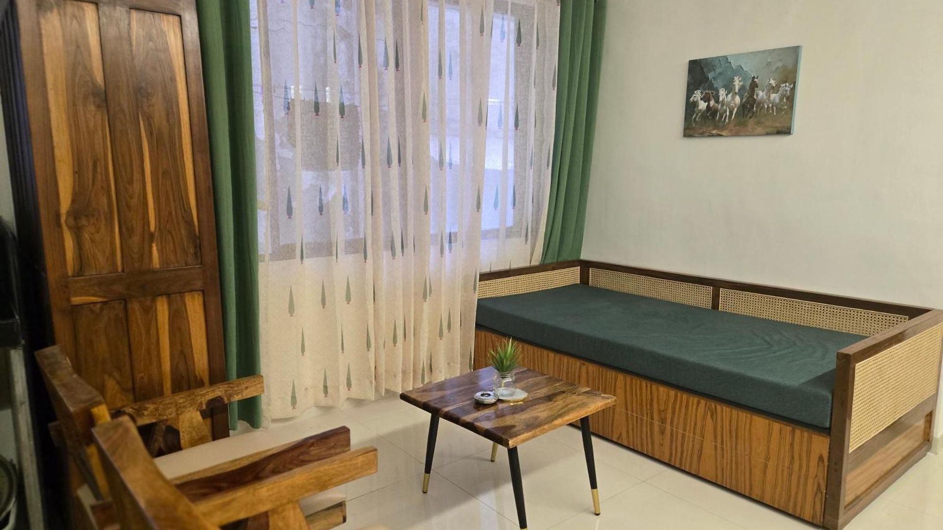 Dadar Abode Apartment *