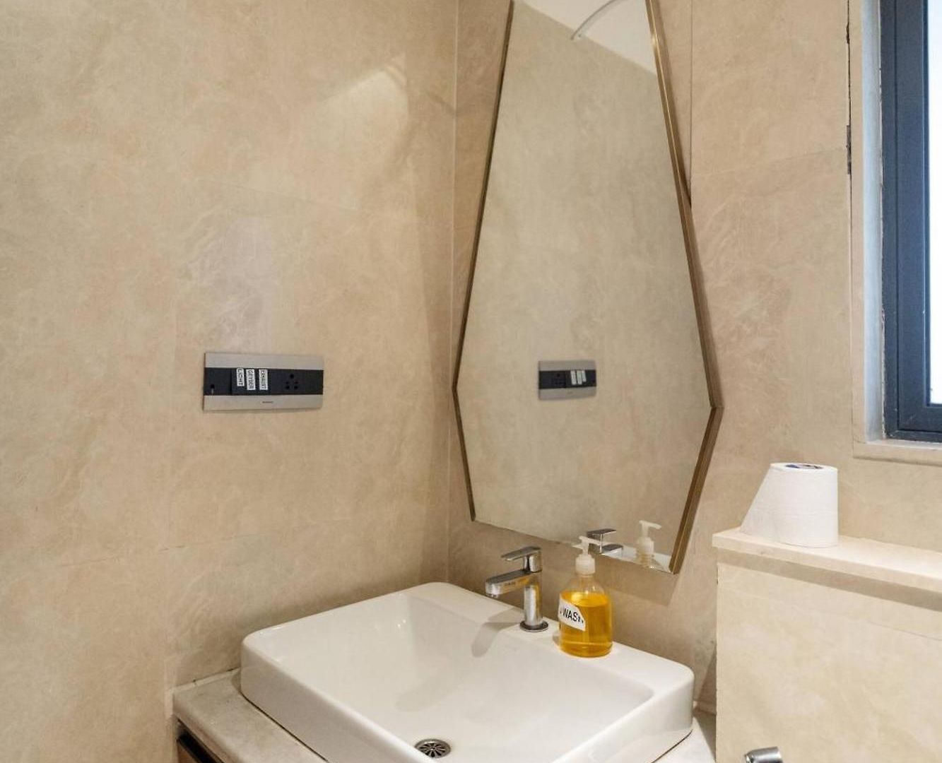 Tuscany Stylish 1 Bhk In Prime Gated Bkc Spot *
