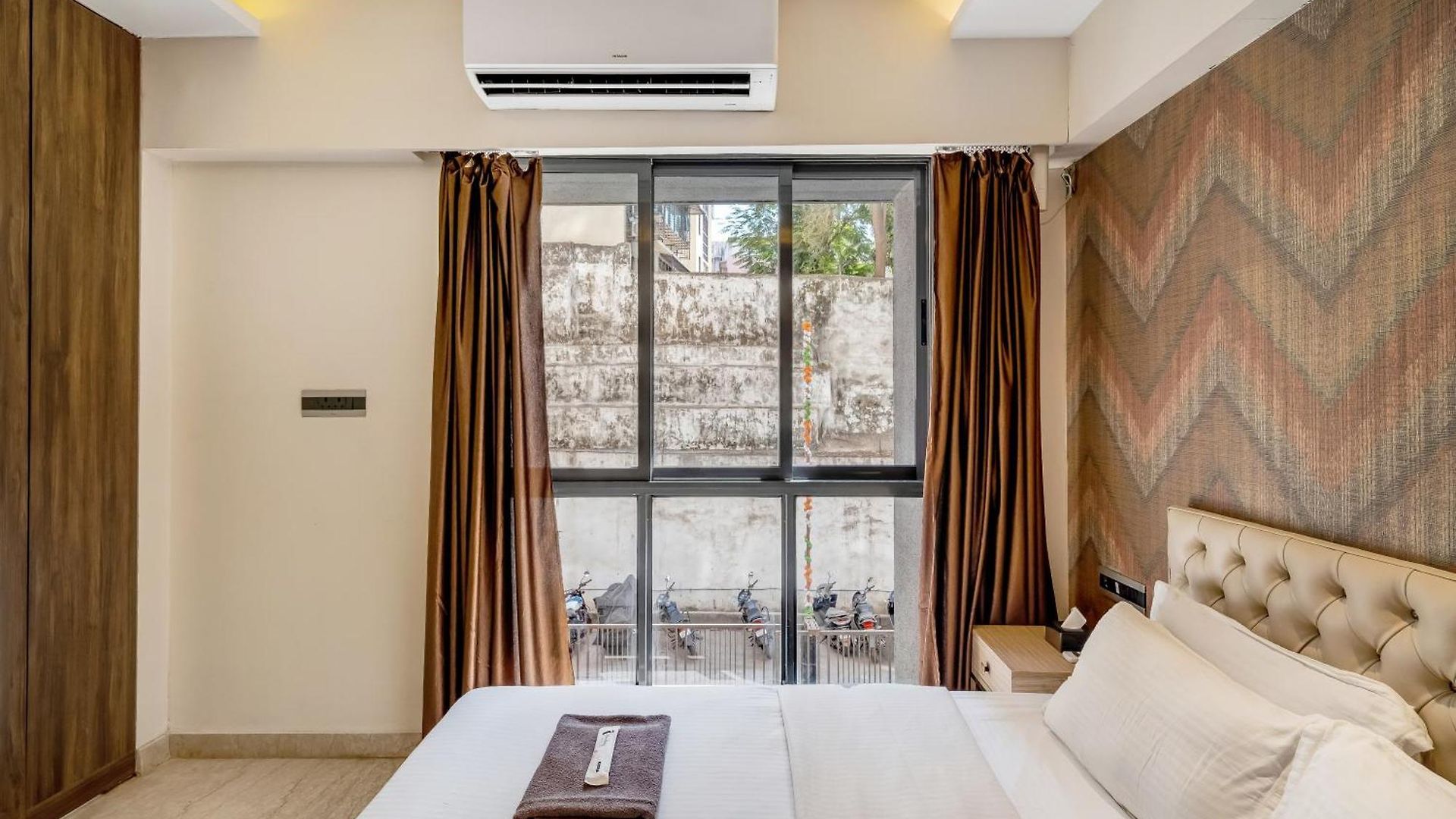 Capri Modern In Secure Bkc Complex W Wi-fi Mumbai