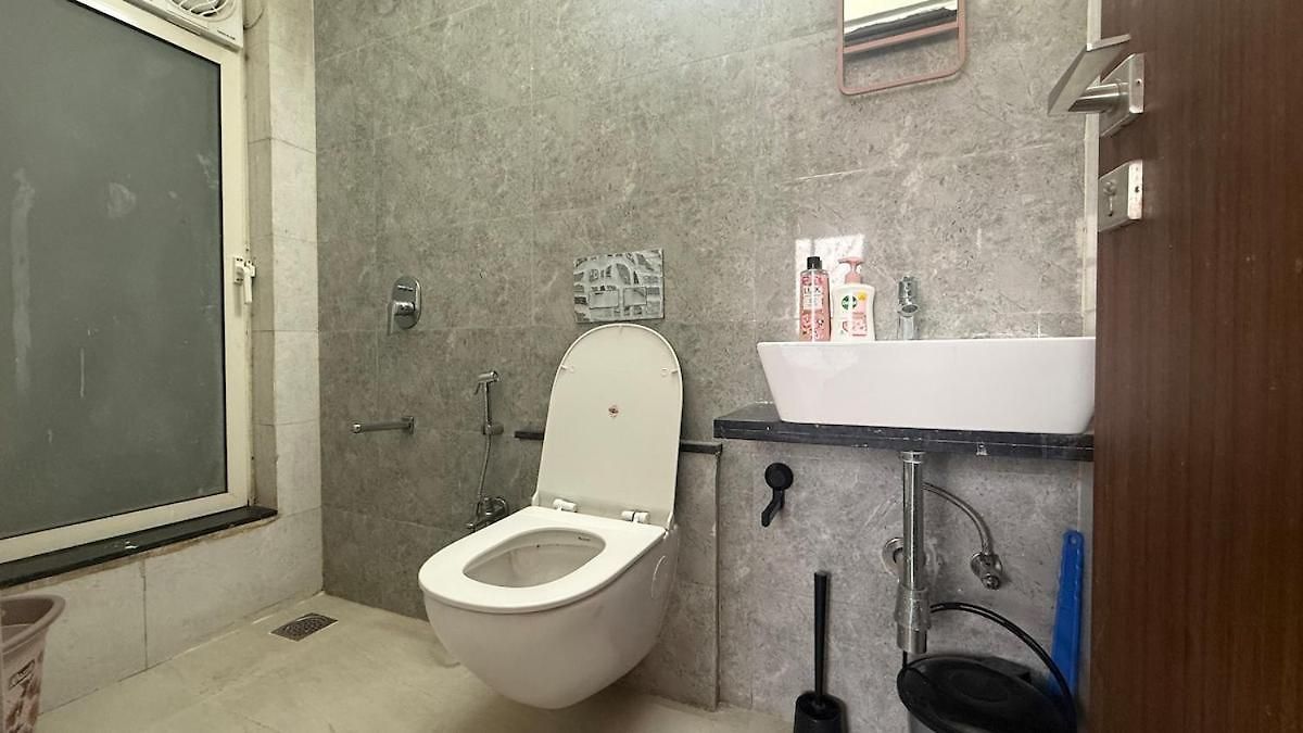 2bhk Near Nesco With Great Views *