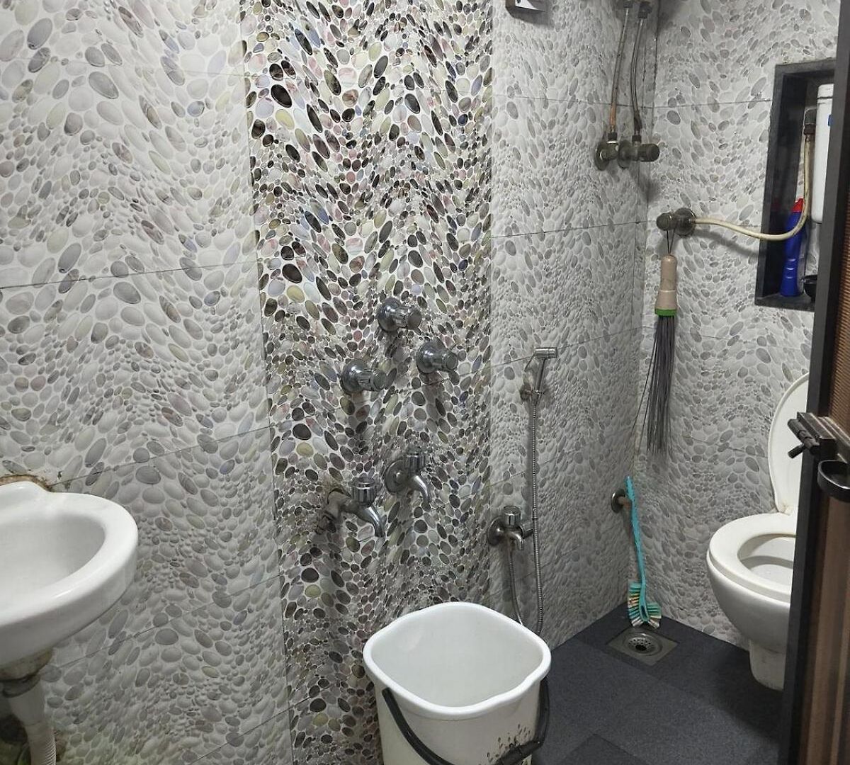 Lovely Spacious Big In Dongri 9 Apartment Mumbai